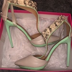 Tan/mint snake rim heel